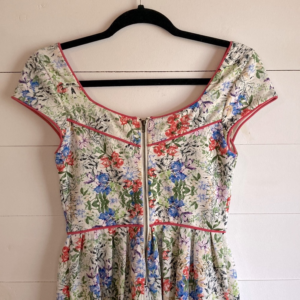 MADE | Spring Floral Dress - Picture 4 of 8